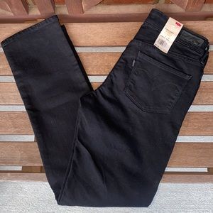 NWT Levi’s Black Slight Curve Jeans Size 6 28/30